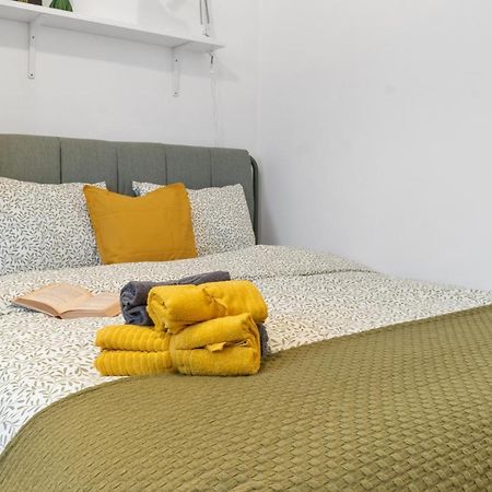 11 Apartments Bukares Bagian luar foto