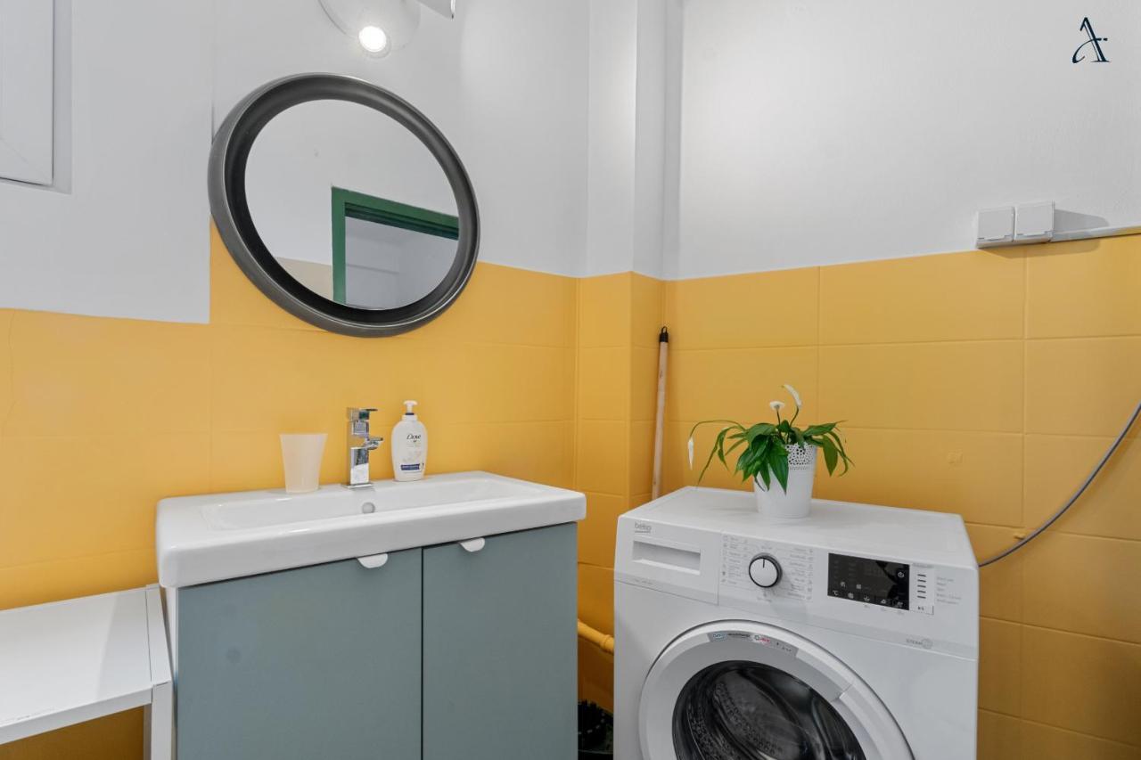 11 Apartments Bukares Bagian luar foto