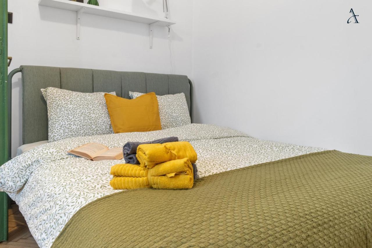 11 Apartments Bukares Bagian luar foto
