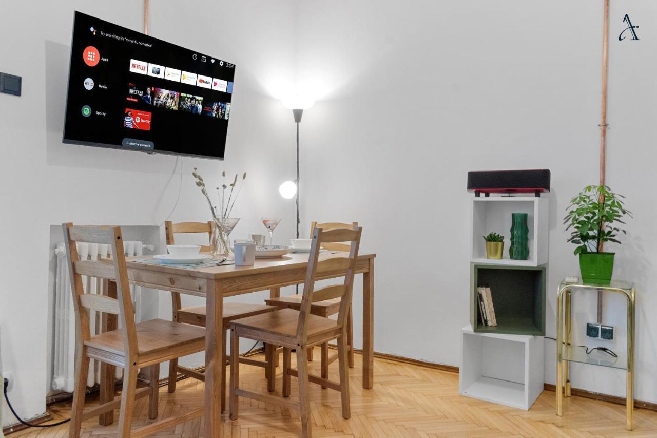 11 Apartments Bukares Bagian luar foto