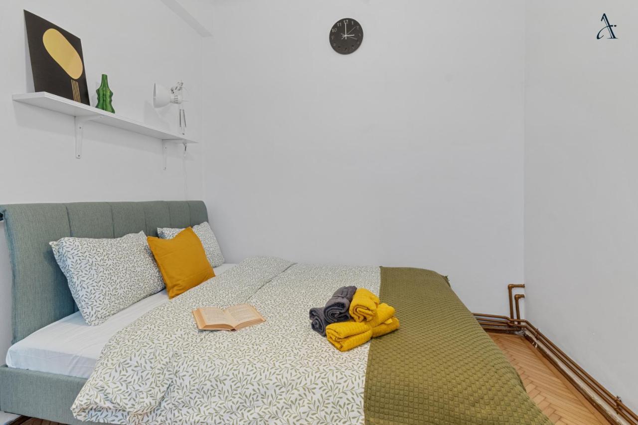 11 Apartments Bukares Bagian luar foto