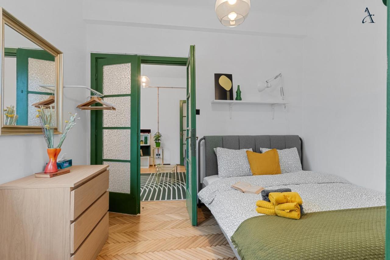 11 Apartments Bukares Bagian luar foto