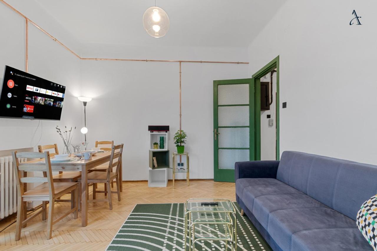 11 Apartments Bukares Bagian luar foto