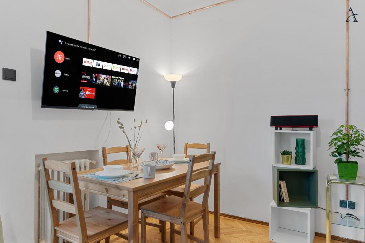 11 Apartments Bukares Bagian luar foto