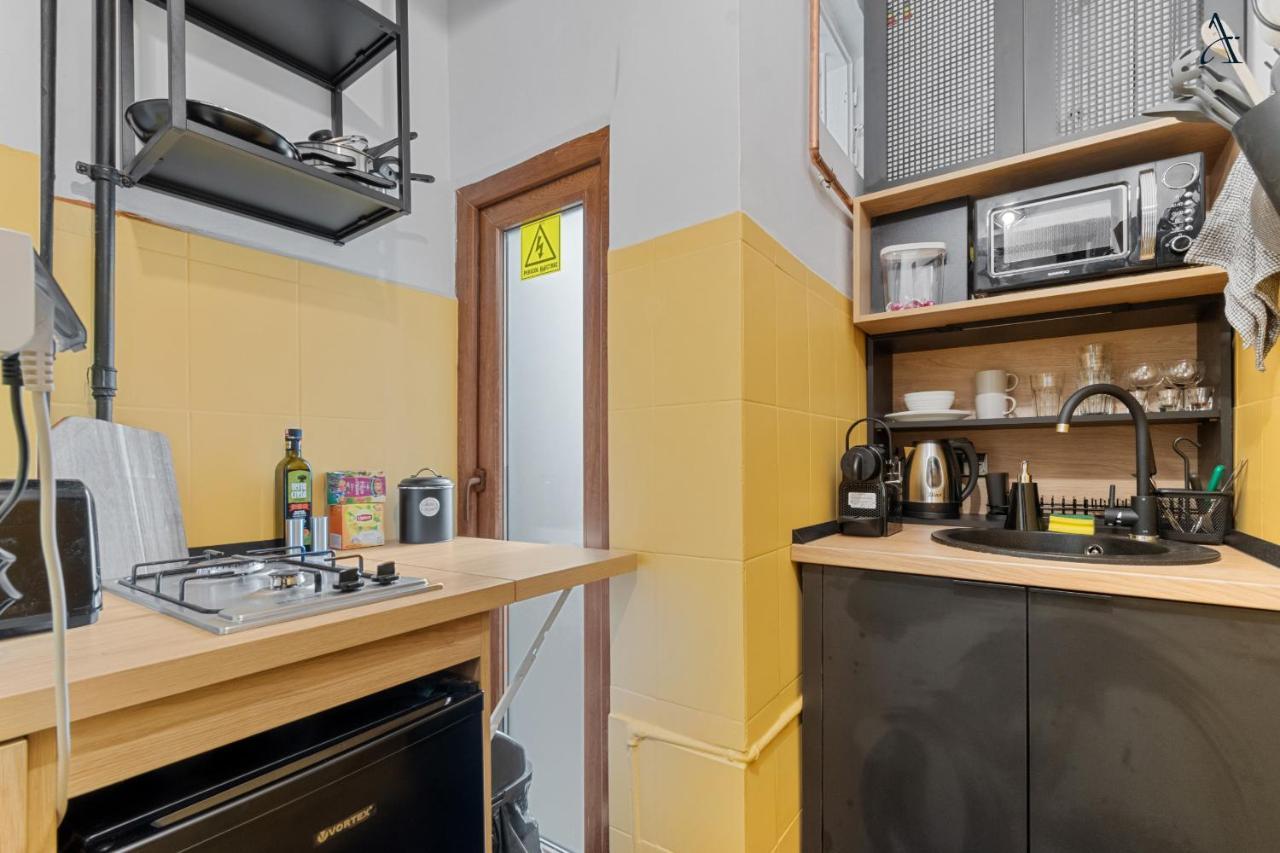11 Apartments Bukares Bagian luar foto