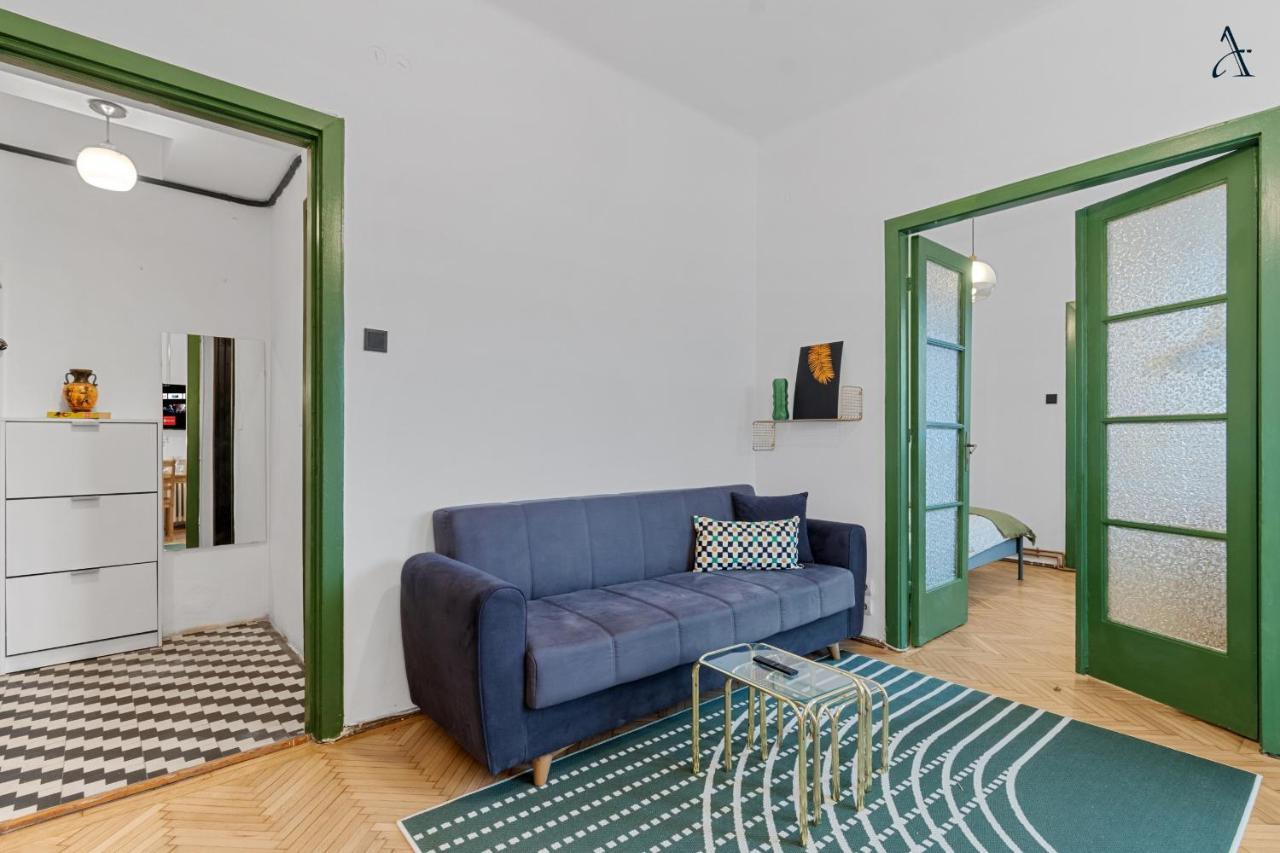 11 Apartments Bukares Bagian luar foto